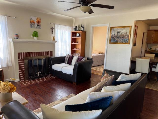 129 Rodeo Avenue, Salinas CA: https://media.crmls.org/mediaz/89941f5d-9153-44cf-aad6-e8a1589ed311.jpg