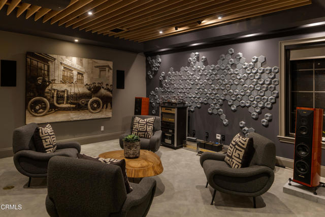 2060 Windover Road, Pasadena CA: https://media.crmls.org/mediaz/89948b8b-543f-40ec-90d6-a55e1e7ba2ac.jpg