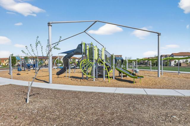 Detail Gallery Image 21 of 24 For 2561 Natomas Crossing, Sacramento,  CA 95834 - 4 Beds | 3/1 Baths