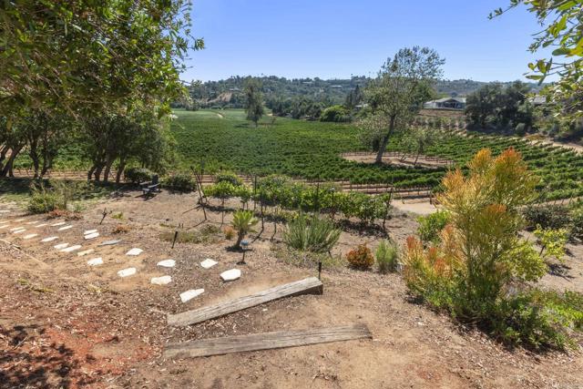 2839 Lakemont Drive, Fallbrook CA: https://media.crmls.org/mediaz/89958fa4-81db-4ea1-a3bc-34bda7d4957a.jpg