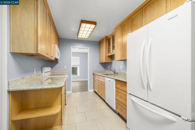 651 Moraga Rd, Moraga CA: https://media.crmls.org/mediaz/8996299e-1ffa-4056-9387-4c5be10189e3.jpg