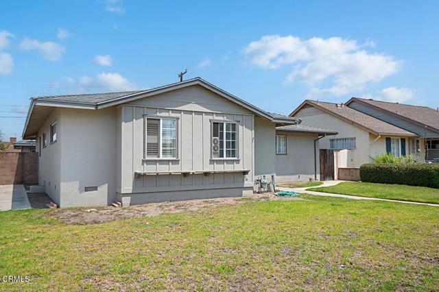 1127 Douglas Avenue, Oxnard CA: https://media.crmls.org/mediaz/89966bfd-d23d-457f-9236-828008767482.jpg