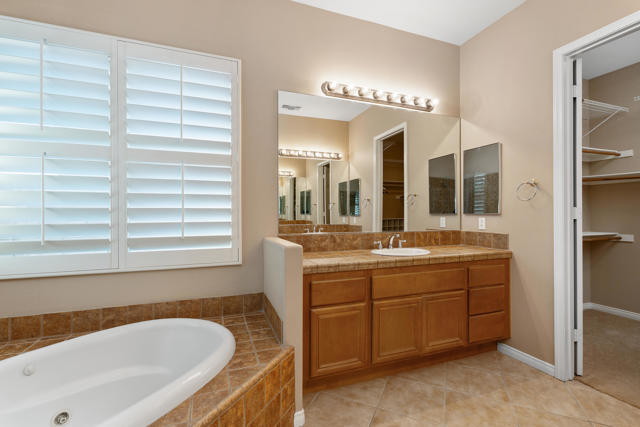 44865 Via Alondra, La Quinta CA: https://media.crmls.org/mediaz/89968132-2339-4f6e-95fe-696a6ed50295.jpg
