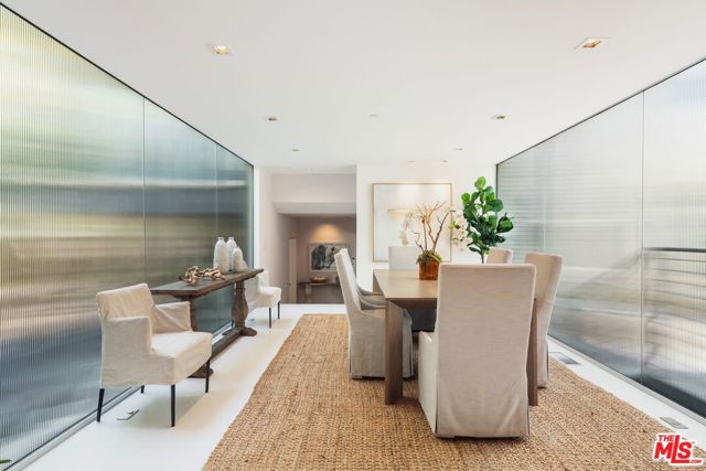 1012 2nd Street, Santa Monica CA: https://media.crmls.org/mediaz/899748c7-a46b-45e3-9c0c-08f56a509cd2.jpg