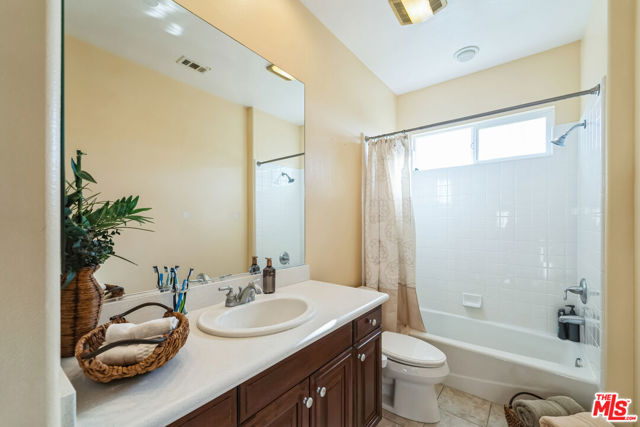12530 Longacre Avenue, Granada Hills CA: https://media.crmls.org/mediaz/8997bd9a-3b20-4598-bb97-fbdf27c5913a.jpg