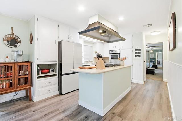 Detail Gallery Image 6 of 38 For 7008 San Bartolo St, Carlsbad,  CA 92011 - 2 Beds | 2 Baths