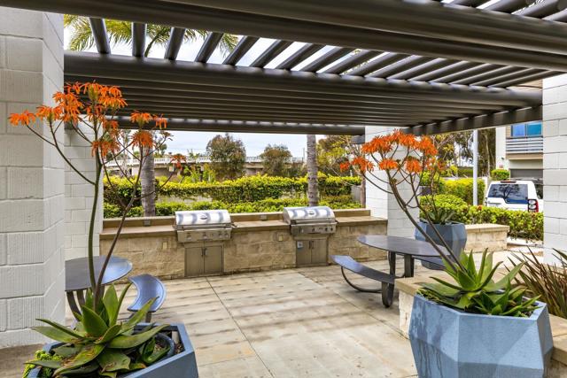 2511 State St, Carlsbad CA: https://media.crmls.org/mediaz/8997dcd0-1224-4d29-ab3a-df8ad223ed2d.jpg