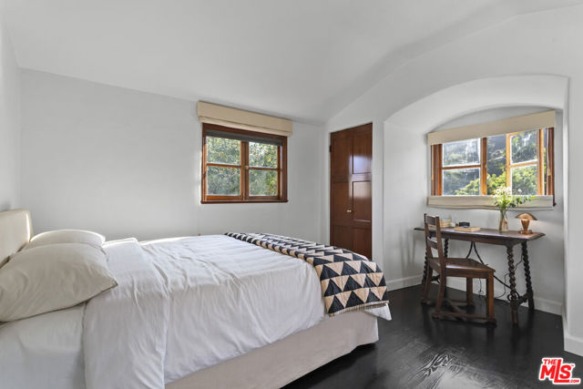 1811 Courtney Avenue, Los Angeles CA: https://media.crmls.org/mediaz/8997fd7f-c2eb-4948-9635-76f1229ed508.jpg