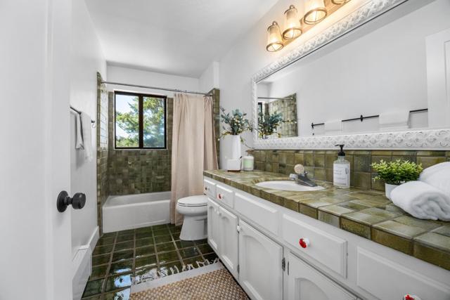 3357 Chardonnay Road, Soquel CA: https://media.crmls.org/mediaz/8998efbf-7250-482a-80da-3233168aea92.jpg