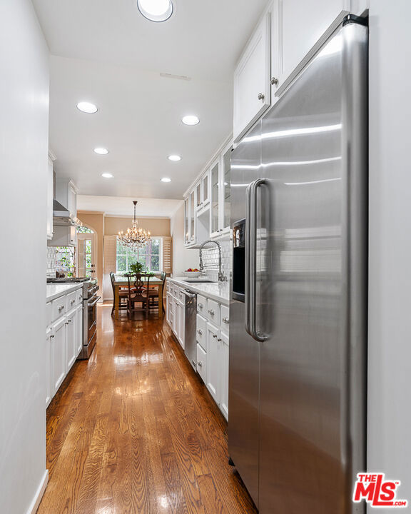 120 N Swall Drive, Los Angeles CA: https://media.crmls.org/mediaz/89993ce7-1c5e-4e05-8e44-5a2218680ba4.jpg