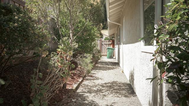 5486 Deer Run Drive, El Sobrante CA: https://media.crmls.org/mediaz/8999b02d-4c79-470c-8bc5-008799321d3b.jpg