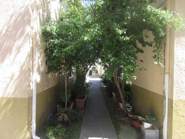 Image 3 of 32 For 710712 Richmond Avenue