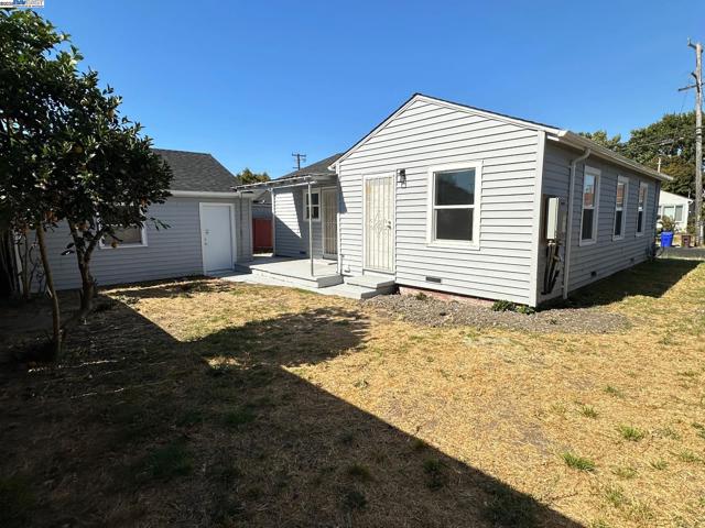 2441 Glenlock St, San Pablo CA: https://media.crmls.org/mediaz/899a123c-e7ed-401f-8c35-c998d631b064.jpg