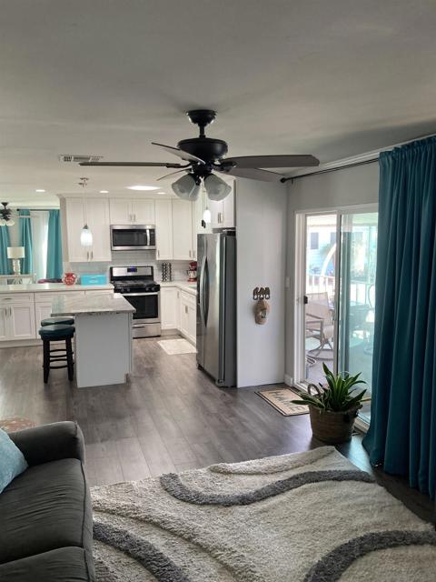 7217 San Luis St, Carlsbad CA: https://media.crmls.org/mediaz/899a39bb-3794-4cde-bb34-ffb56407e635.jpg