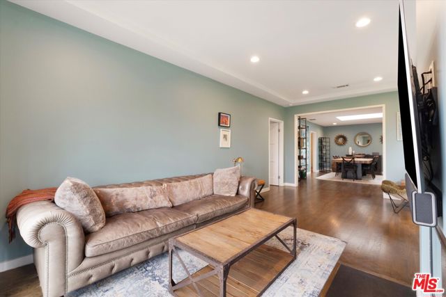 816 Hyperion Avenue, Los Angeles CA: https://media.crmls.org/mediaz/899a540a-08da-4ac0-8b82-9e9ba096f7b1.jpg