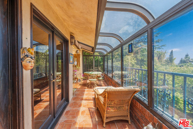 1242 Angelo Drive, Beverly Hills CA: https://media.crmls.org/mediaz/899a5c49-4985-4a59-a1e3-b5560ee7376e.jpg