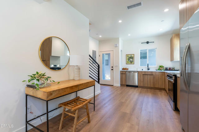 2222 1/4 Dorris Place, Los Angeles CA: https://media.crmls.org/mediaz/899b014e-fd00-48dc-b325-d20b7f46b60c.jpg