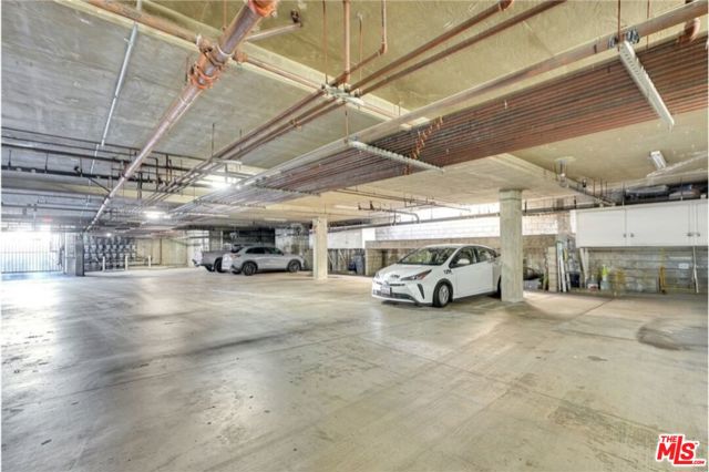 108 W Maple Street, Glendale CA: https://media.crmls.org/mediaz/899b7bc1-0f28-41f9-9049-5106e4b14eed.jpg
