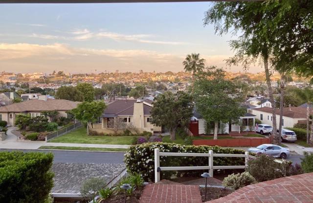 3733 La Cresta Dr, San Diego CA: https://media.crmls.org/mediaz/899b98c5-423d-4199-b80f-56d96628d3f4.jpg