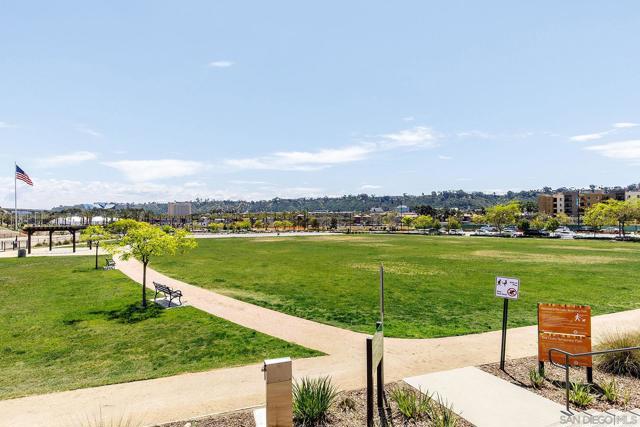 2921 Via Alta Pl, San Diego CA: https://media.crmls.org/mediaz/899bbe63-d682-4689-9f2d-d0cd9f176ace.jpg