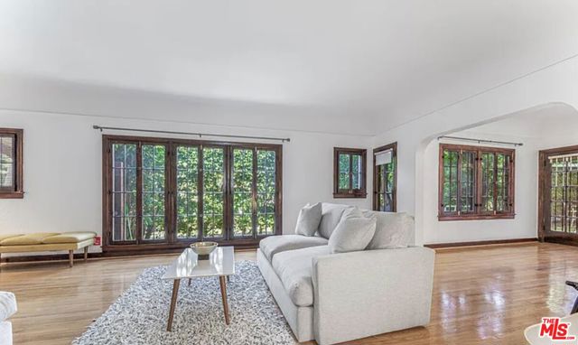 5112 Edgewood Place, Los Angeles CA: https://media.crmls.org/mediaz/899bc491-2b70-4595-9949-45e275d59f66.jpg