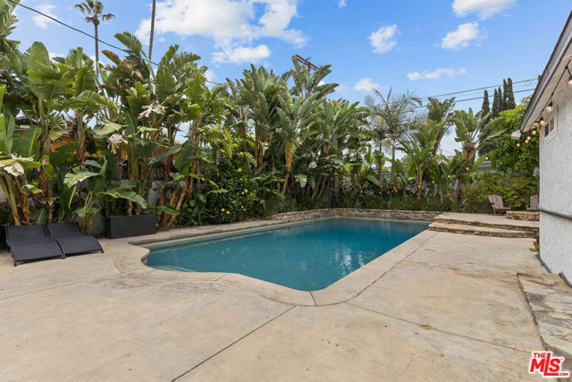 14253 Collins Street, Los Angeles CA: https://media.crmls.org/mediaz/899befa4-f06e-4474-8eeb-9841c6e3807f.jpg