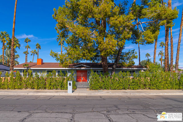 988 E Paseo El Mirador, Palm Springs CA: https://media.crmls.org/mediaz/899bf83c-931c-491c-bcce-40468c584e3b.jpg
