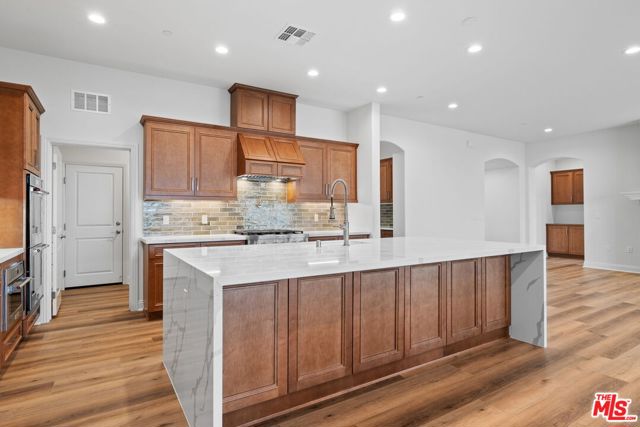 3719 Pathway Court, Bakersfield CA: https://media.crmls.org/mediaz/899c4b57-979c-42f0-94b5-904b1b8c1a8d.jpg