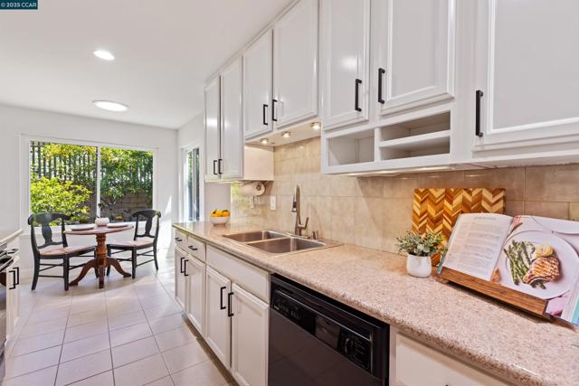 1513 Siskiyou Dr, Walnut Creek CA: https://media.crmls.org/mediaz/899c5aad-6d19-41ab-abf2-f39a6c8a3a31.jpg