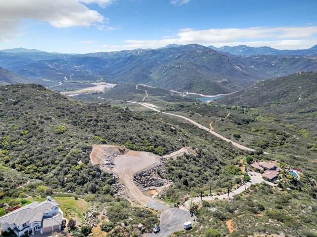 2169 Corte Dorado Espuela, Alpine CA: https://media.crmls.org/mediaz/899cd415-2172-4b86-b184-8eb43c9a9960.jpg