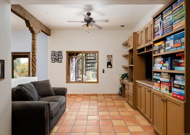 Detail Gallery Image 28 of 46 For 16761 Artesian Breeze Way, San Diego,  CA 92127 - 5 Beds | 4 Baths