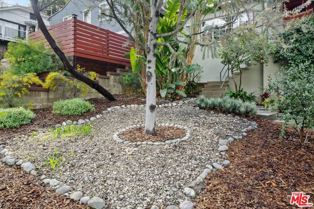 748 S Avenue 60, Los Angeles CA: https://media.crmls.org/mediaz/899cf99f-95ca-4c8d-bc86-a0acce1b638b.jpg