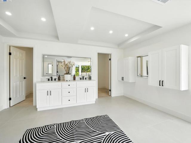 5995 Via Del Cielo, Pleasanton CA: https://media.crmls.org/mediaz/899d0817-0857-4074-a6a4-f1bcff5f0166.jpg