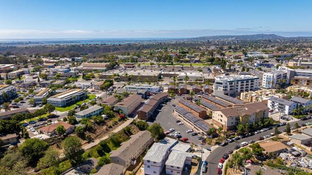 2201 07 Burroughs St, San Diego CA: https://media.crmls.org/mediaz/899d2cbf-b4db-4bc6-b38d-7a20455deb3d.jpg