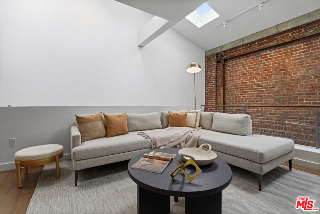 940 E 2nd Street, Los Angeles CA: https://media.crmls.org/mediaz/899d8daa-92c9-4c4c-bc43-ba73bd34e459.jpg