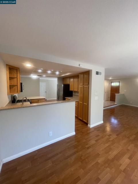 658 S Blackbrush Lane, San Ramon CA: https://media.crmls.org/mediaz/899dd1b8-afaa-47df-ab79-d79160b7a28f.jpg