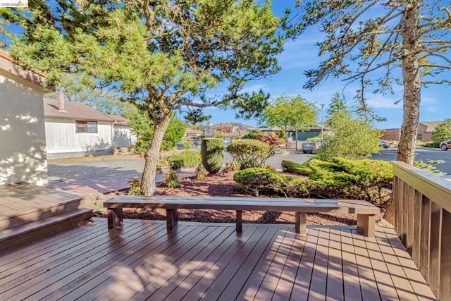 1518 MADERA CT, El Cerrito CA: https://media.crmls.org/mediaz/899e7331-c0d7-4101-9a0f-d230352879a2.jpg