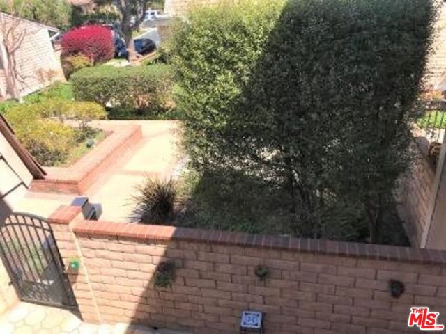 13065 Mindanao Way, Marina del Rey CA: https://media.crmls.org/mediaz/899ea894-537e-4232-895e-65d2ae663b63.jpg