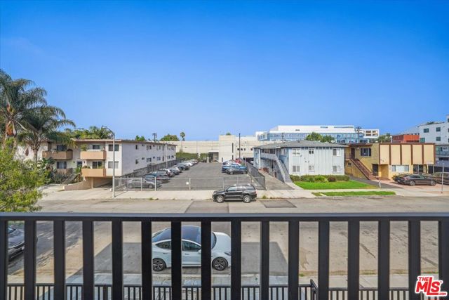 910 N Hudson Avenue, Los Angeles CA: https://media.crmls.org/mediaz/899eef81-145c-466e-a991-1be4adef833c.jpg