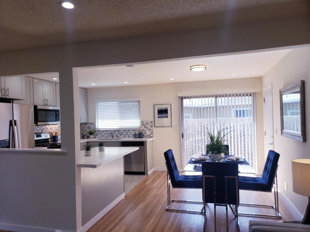 6 Bell Court
