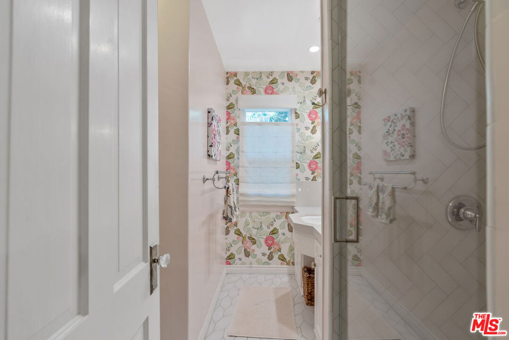 https://media.crmls.org/mediaz/89a03265-5b44-4f46-9efd-9ab1b0a540ab.jpg?preset=X-Large