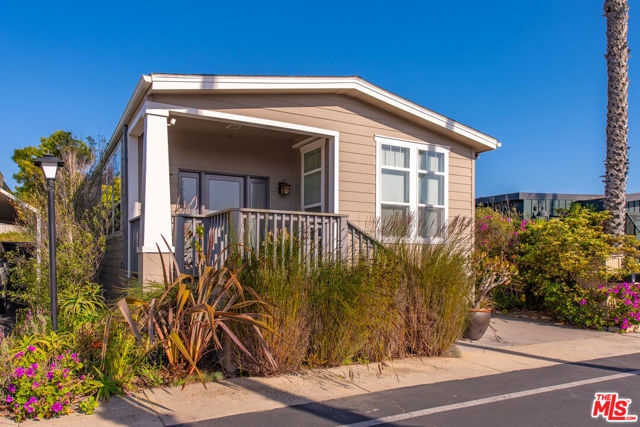29500 Heathercliff Road, Malibu CA: https://media.crmls.org/mediaz/89a03643-9282-43e4-97be-40b8cd13047b.jpg