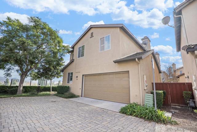 1670 Grasshopper Ln, Chula Vista CA: https://media.crmls.org/mediaz/89a05f39-d664-4004-9493-a267175a12d2.jpg
