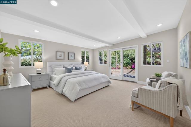 31 Ivy Dr, Orinda CA: https://media.crmls.org/mediaz/89a0759a-7d8b-4b90-85d0-ef7fd651aa0c.jpg