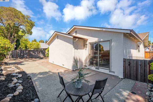 36339 Beech Pl, Newark CA: https://media.crmls.org/mediaz/89a07c31-ae9a-458c-9ea3-ac7fa9ae576d.jpg