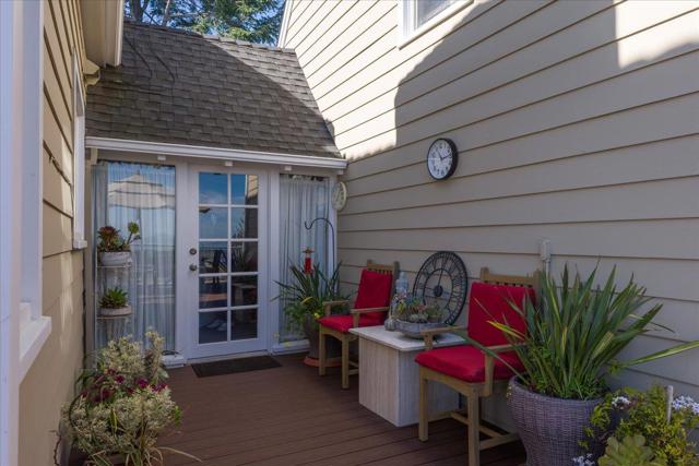 Image 44 of 75 For 819 Holly Road