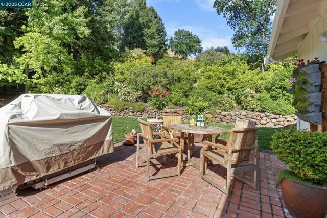 120 Heritage Oaks Pl, Alamo CA: https://media.crmls.org/mediaz/89a2a55c-878e-4379-9184-1fa447ead160.jpg