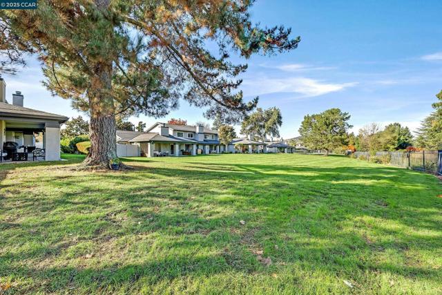 3716 Mesa Vista Dr, San Ramon CA: https://media.crmls.org/mediaz/89a38f50-8fbd-42a0-9604-79d89adf33c6.jpg