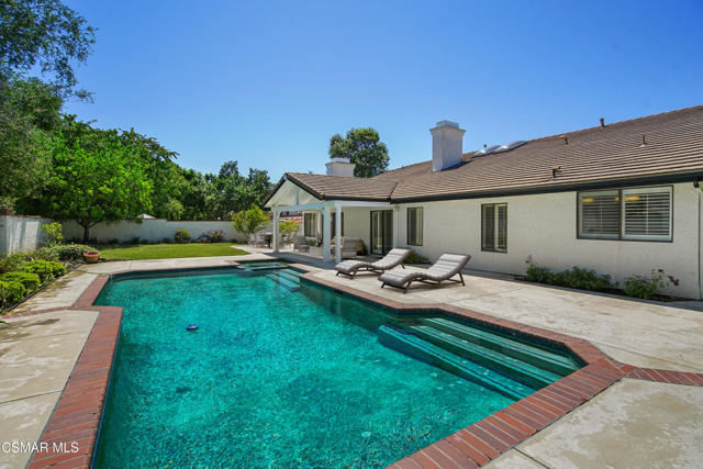 1142 Earlham Court, Oak Park CA: https://media.crmls.org/mediaz/89a3b6d4-b700-4a7b-b16a-9acb9e2cc145.jpg