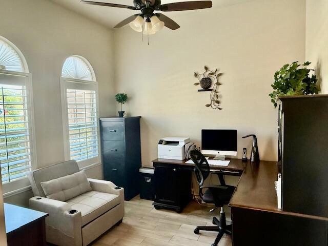 41459 Calle Pampas, Indio CA: https://media.crmls.org/mediaz/89a3d0b9-77f3-40fb-8028-afbeccb30eed.jpg